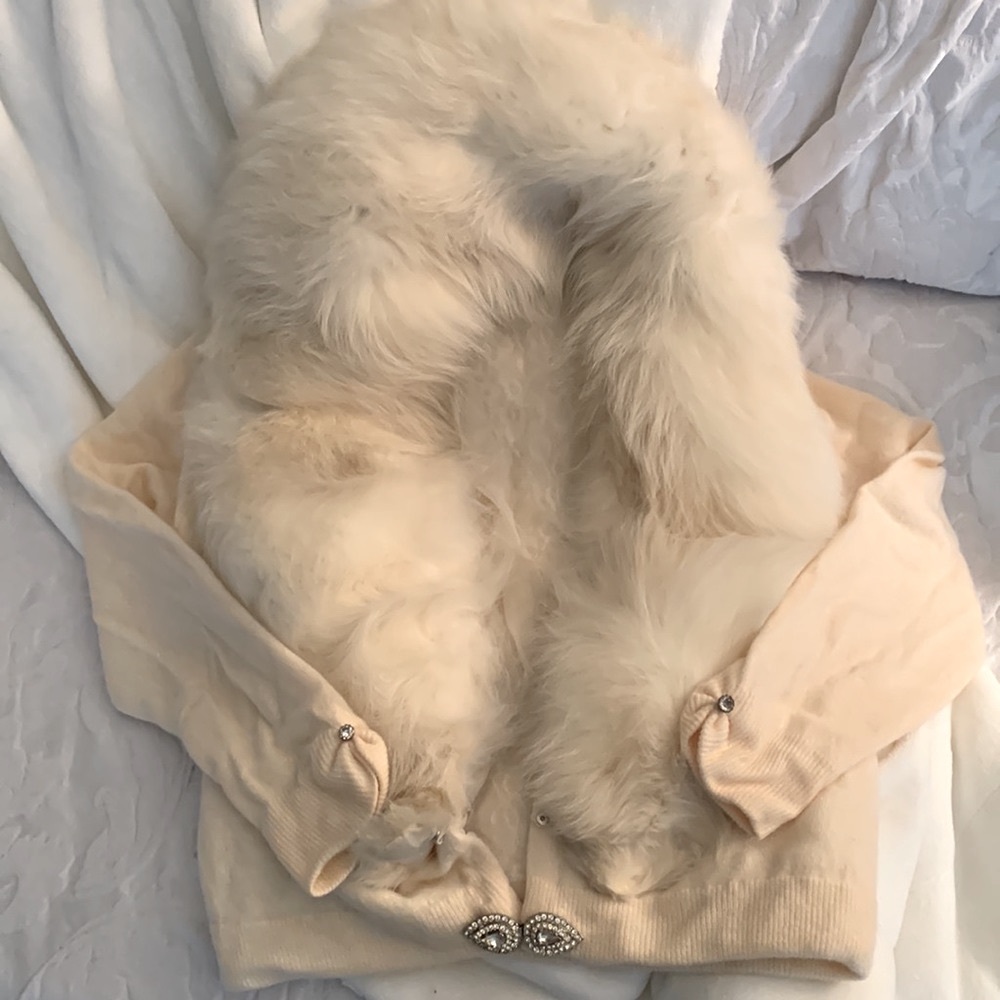 Vintage cream colored sweater with White Fox trim…